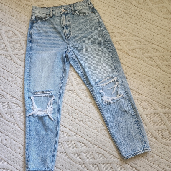 AMERICAN EAGLE MOM JEANS LIGHT WASH - Picture 11 of 16